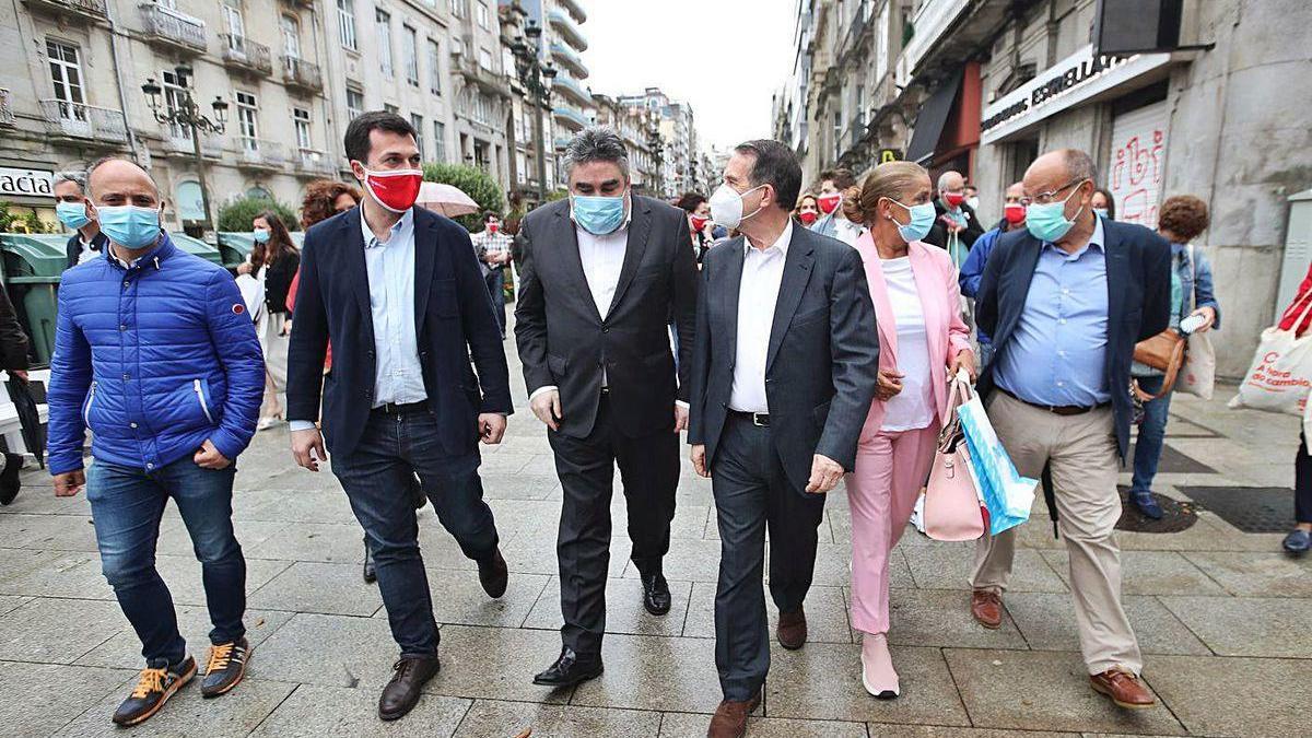 Regades, Gonzalo Caballero, Uribe, Abel Caballero, Carmela Silva y Losada, ayer en Vigo.