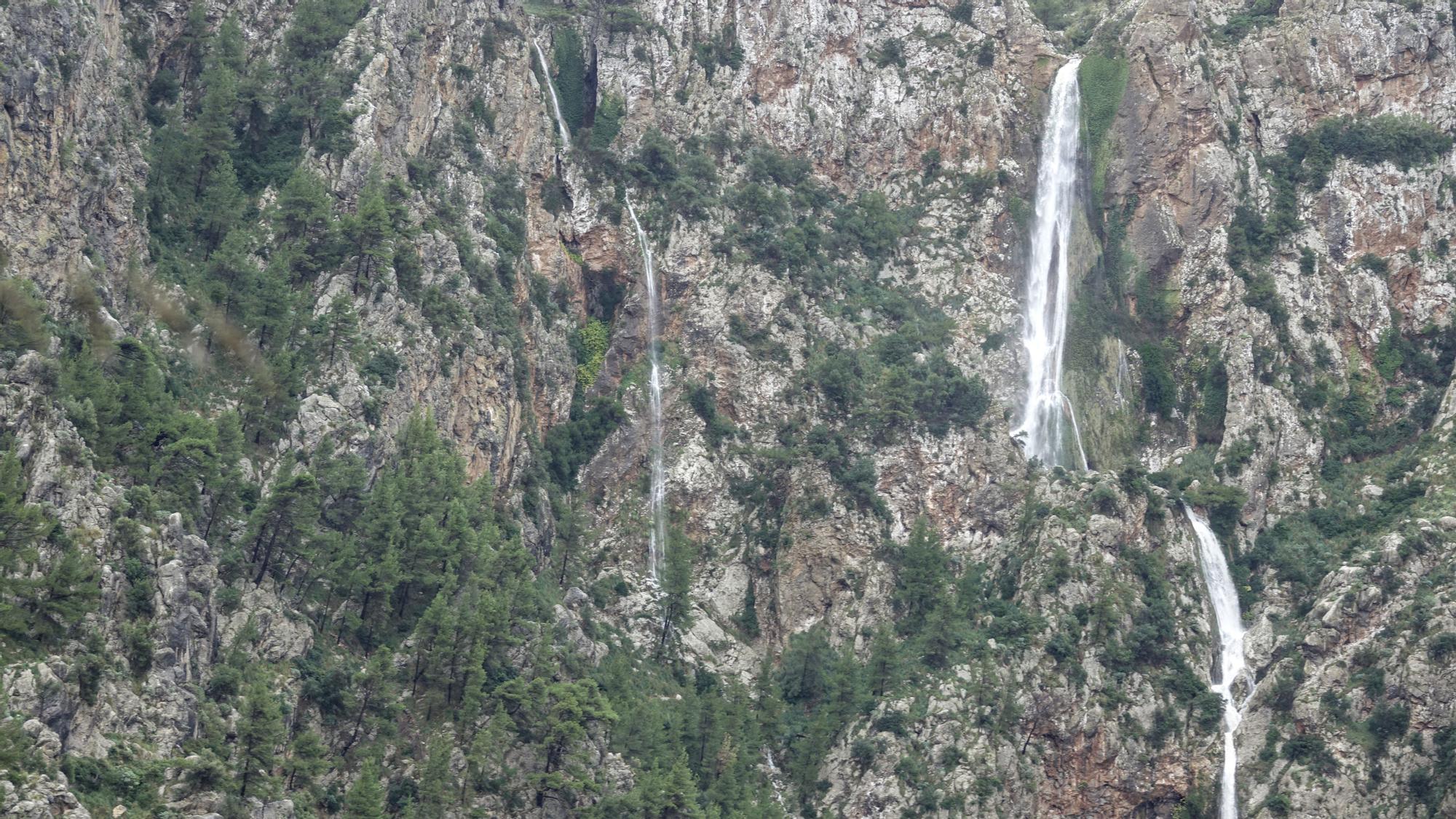 Las lluvias activan el impresionante salto de agua del Torrent des Lli