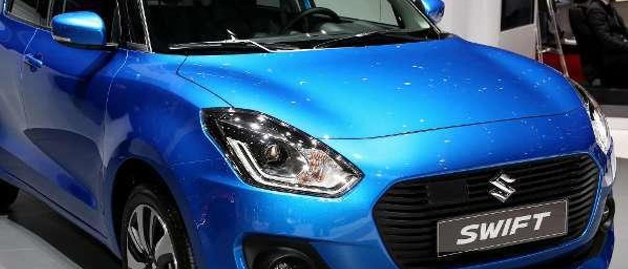 SUZUKI | El nuevo Swift representa un avance automovilístico dirigido a inspirar a los conductores a través de conceptos como sucesión, evolución e innovación. Cuenta con el ADN del Swift al tiempo que adopta un estilismo completamente nuevo, una carrocería extremadamente ligera que mejora su comportamiento y avanzadas tecnologías de seguridad. El resultado es un exterior del gusto europeo.