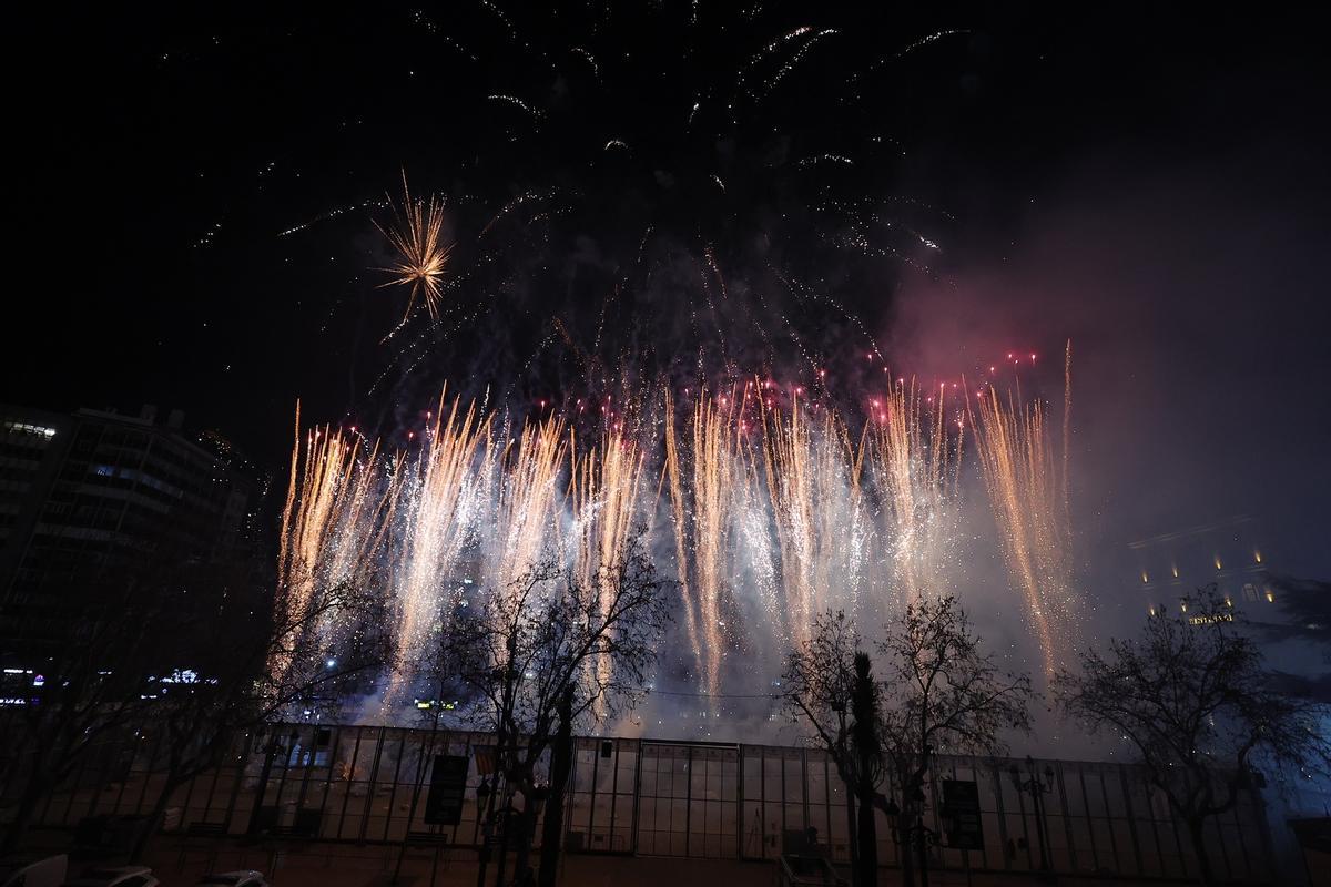 El castillo del sábado 7 de las Fallas 2026, en imágenes