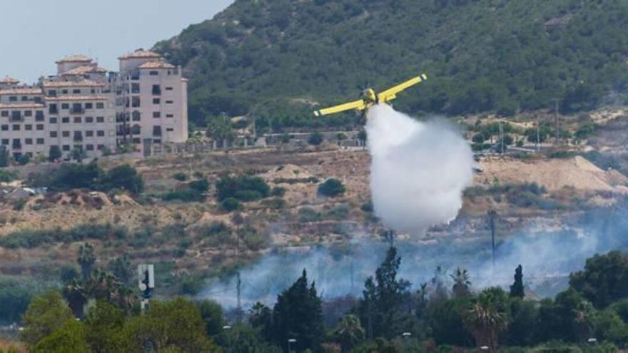 Un fuego calcina cinco hectáreas en Guardamar del Segura