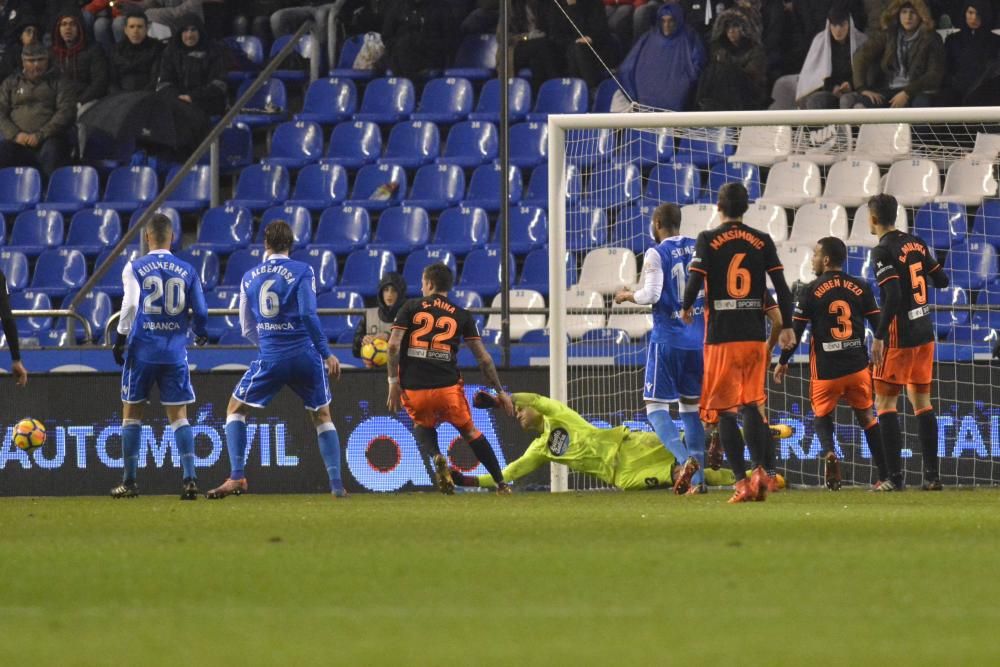 El Dépor cae en Riazor ante el Valencia