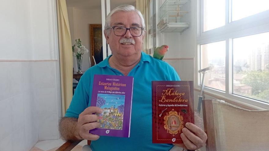 Diego Ceano, en su casa, con sus dos nuevas obras, acompañado por su agapornis ‘Lolita’.