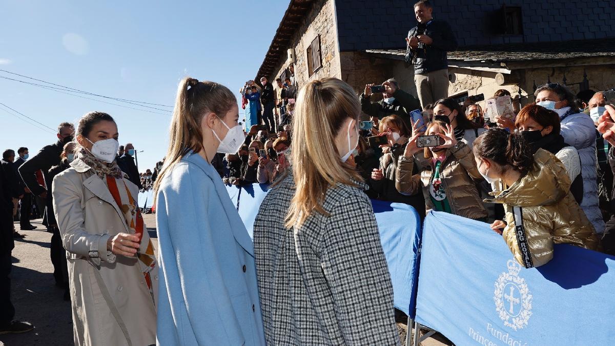 Pueblo Ejemplar 2021: La Familia Real visita Santa María del Puerto, en Somiedo