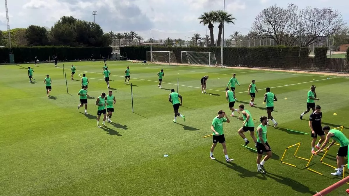 El Elche prepara su visita al Huesca sin Bigas, Jairo ni Rashani