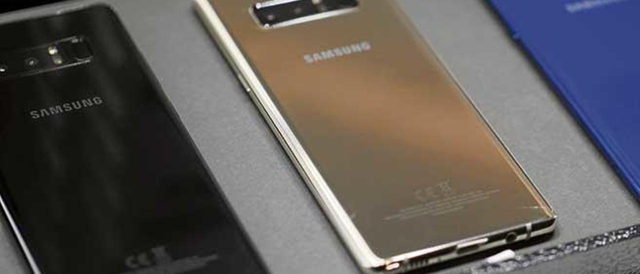 Samsung se apunta a la moda de la cámara doble