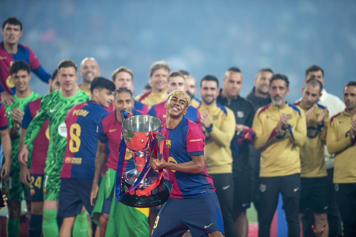 El Barça de Flick se va de Montjuïc celebrando su hegemonía en España