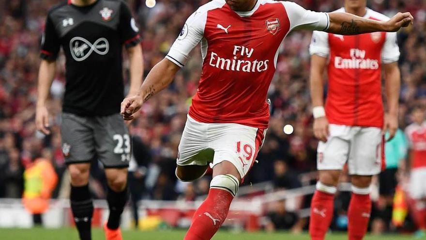 Cazorla lanza un penalti contra el Southampton.