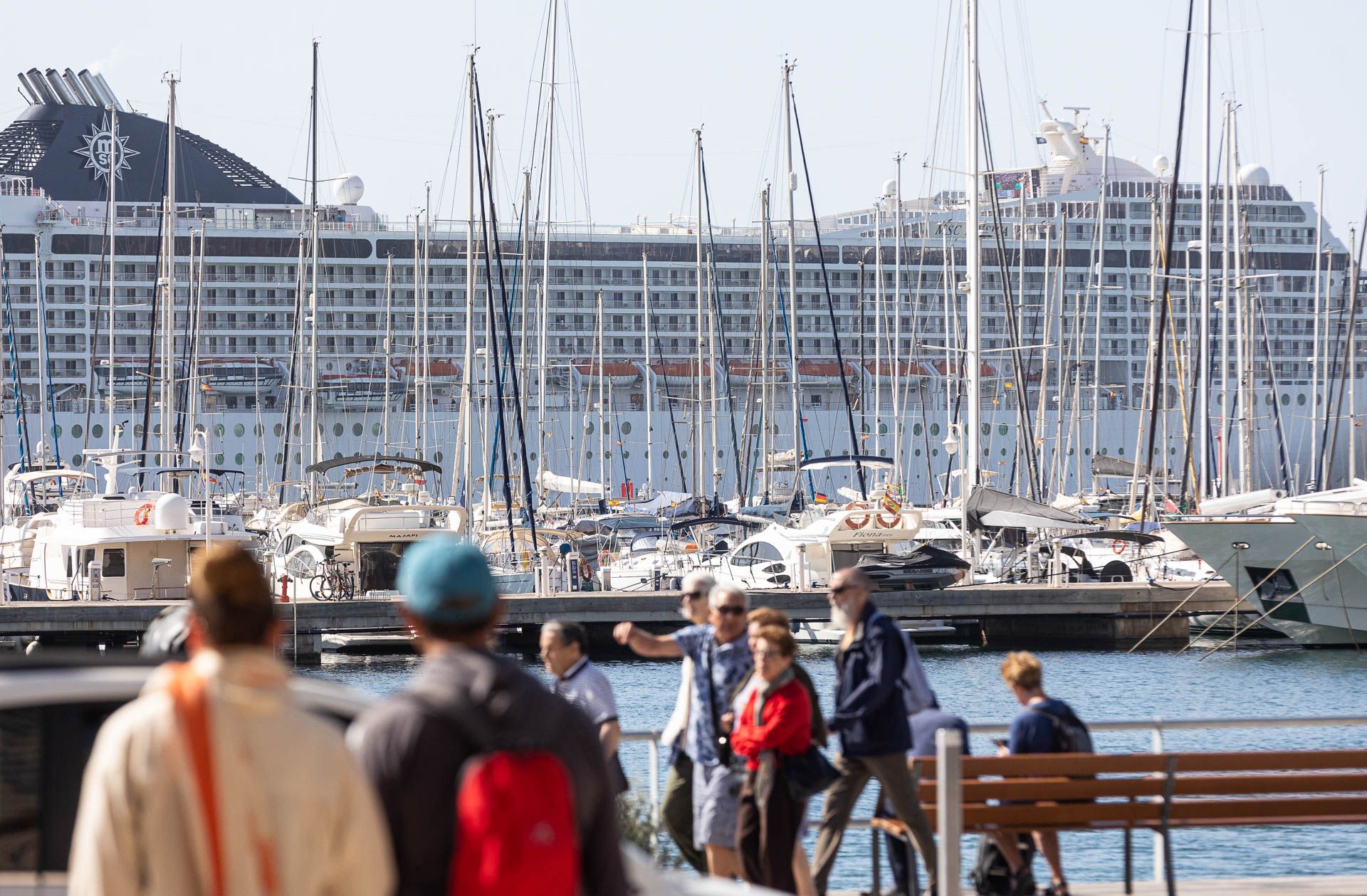 Alicante repleta de turistas con la llegada de dos cruceros