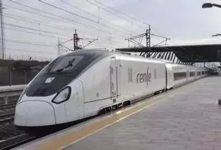 Los primeros trenes Avril traerán a Santiago dos AVE al día: partida a las 10.30 horas y vuelta a las 22.30