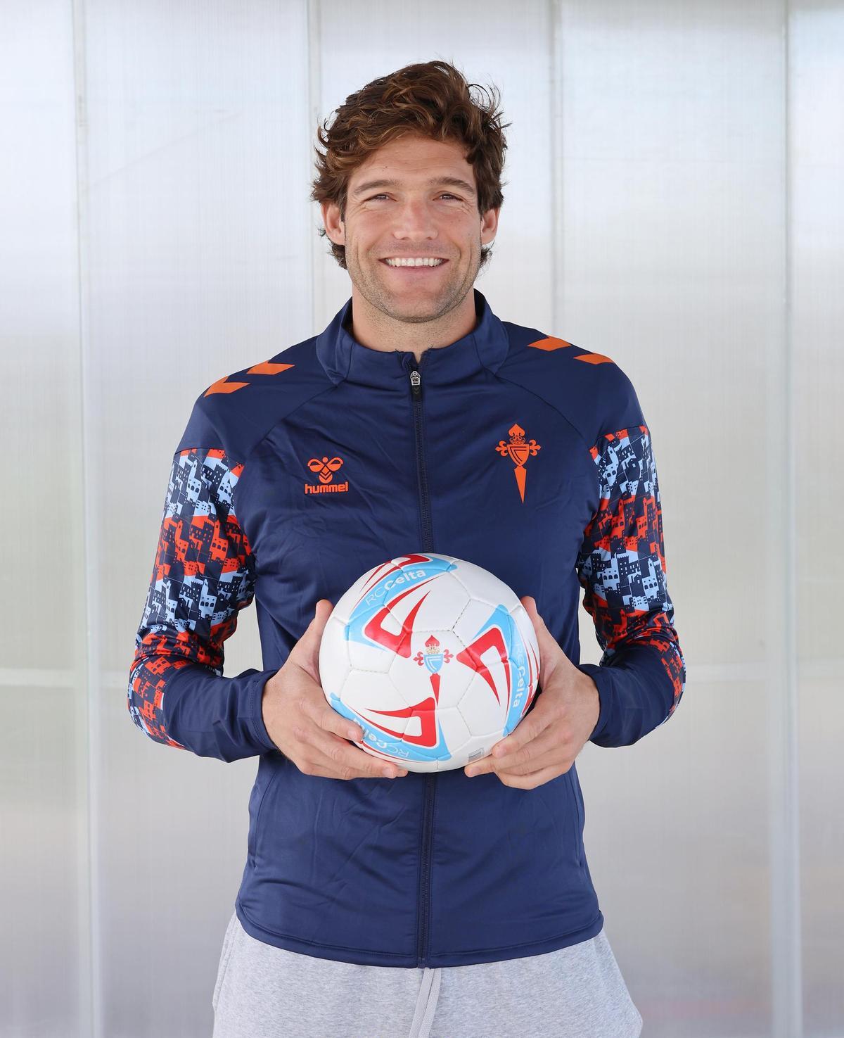 El defensa Marcos Alonso, ayer en Afouteza, tras el entrenamiento del Celta