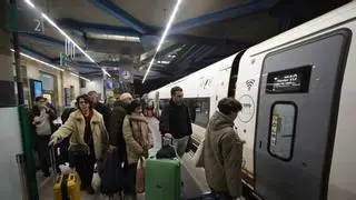 Primera jornada en Asturias de la huelga de maquinistas de Renfe: calma en las estaciones, servicios mínimos "abusivos" y viajeros que se ponen de parte de los ferroviarios