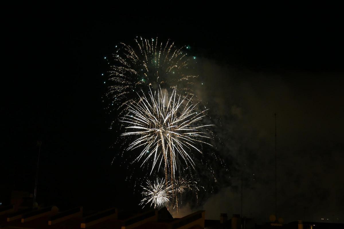 Figueres tanca les Fires i Festes de la Santa Creu amb el tradicional castell de focs.