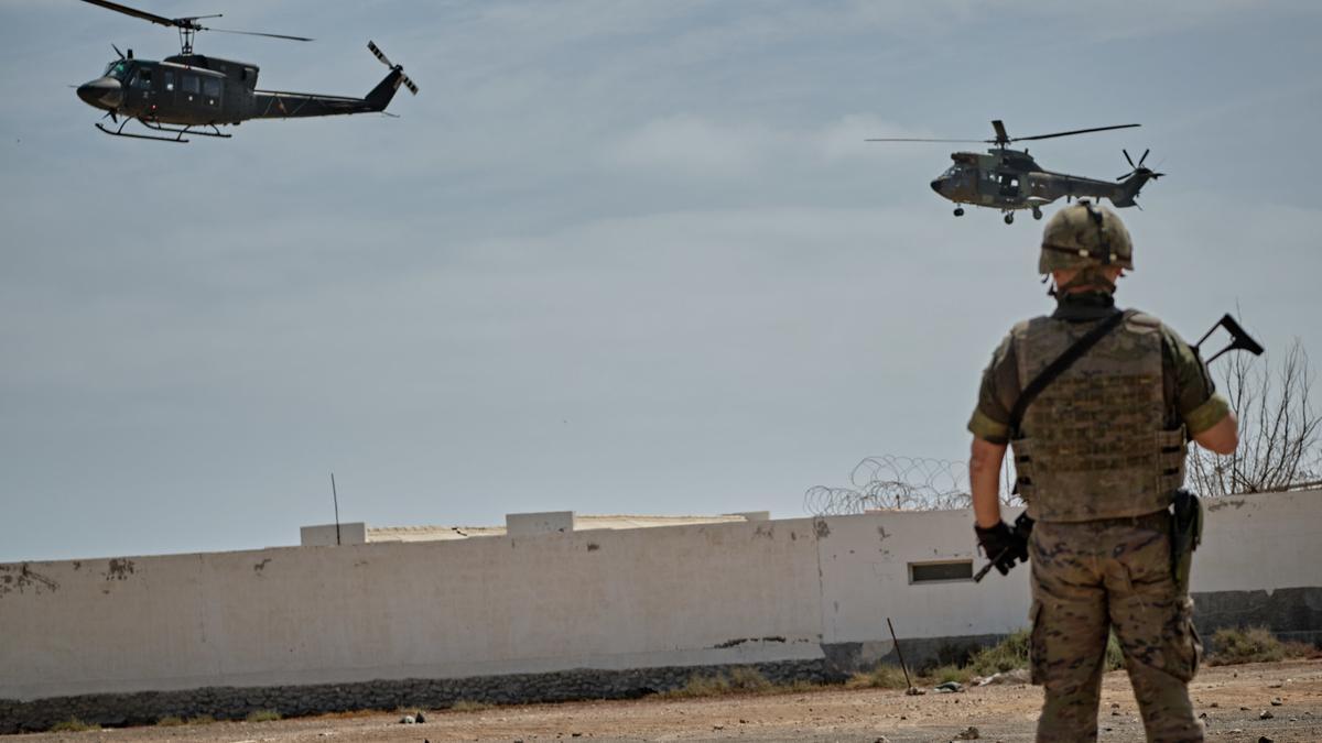 Militares hacen maniobras en Fuerteventura.