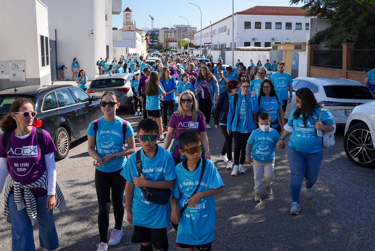 Badajoz se viste de azul para marchar por los niños con cáncer