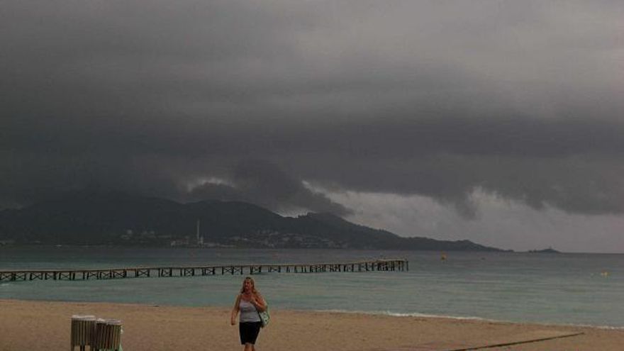 El cielo cubierto en Playa de Muro.