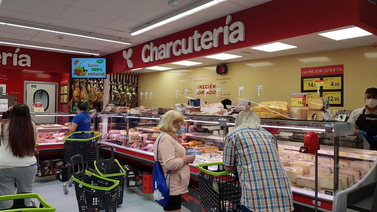 El nuevo supermercado ofrece un amplio surtido en marcas y ofertas en sus más de 500 metros cuadrados de sala