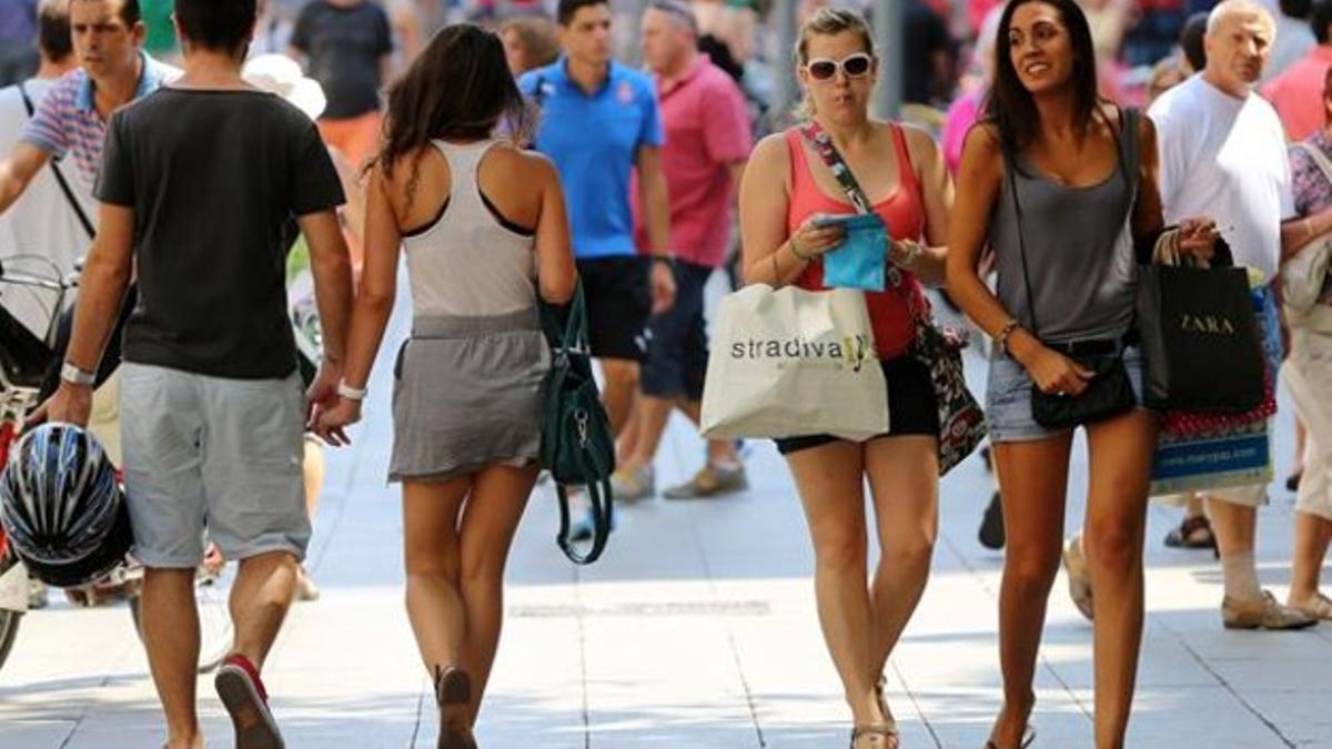 Un 35% de las españolas se consideran adictas a la moda