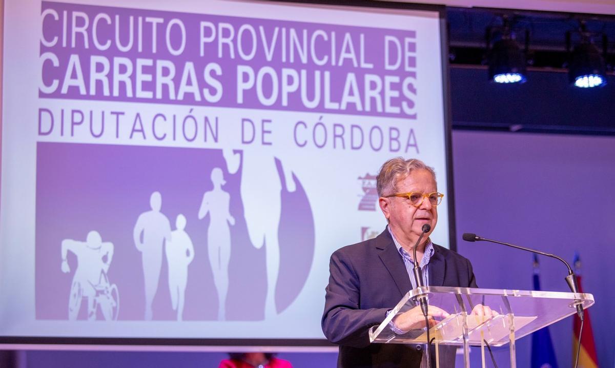 Salvador Fuentes, en la entrega de premios del circuito provincial de carreras populares.