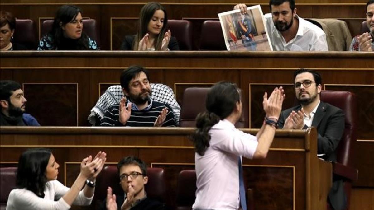 jregue37301193 gra037  madrid  15 02 2017  los diputados de podemos aplaude170215112717