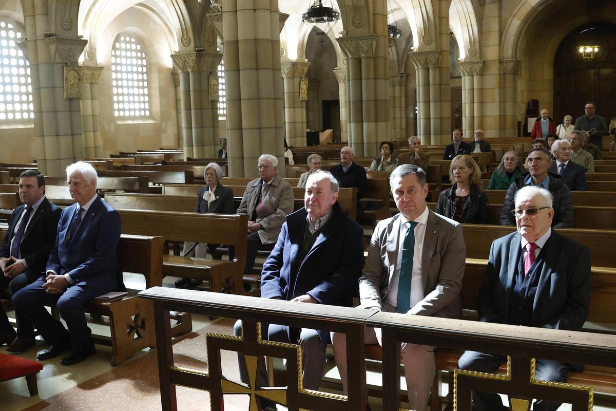 La misa del Colegio de Ingenieros Técnicos Industriales, celebrada este mediodía en la iglesia de San Pedro.
