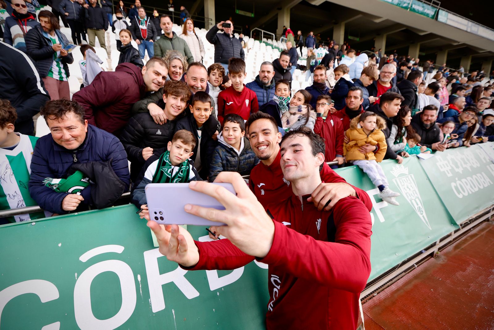 El Córdoba entrena ante su afición en El Arcángel