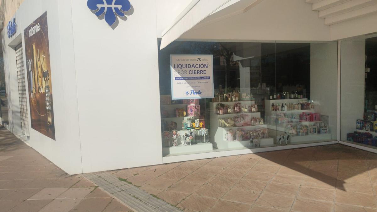 Liquidación por cierre de una tienda Prieto en Murcia.