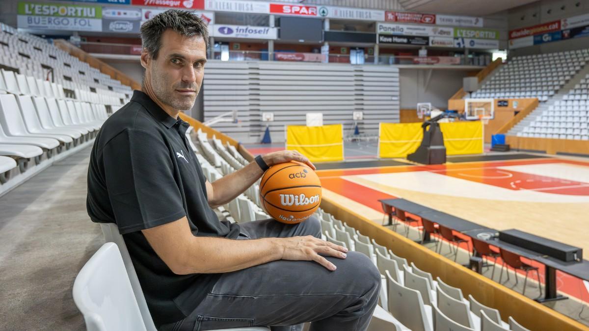 Fernando San Emeterio, en la grada de Fontajau