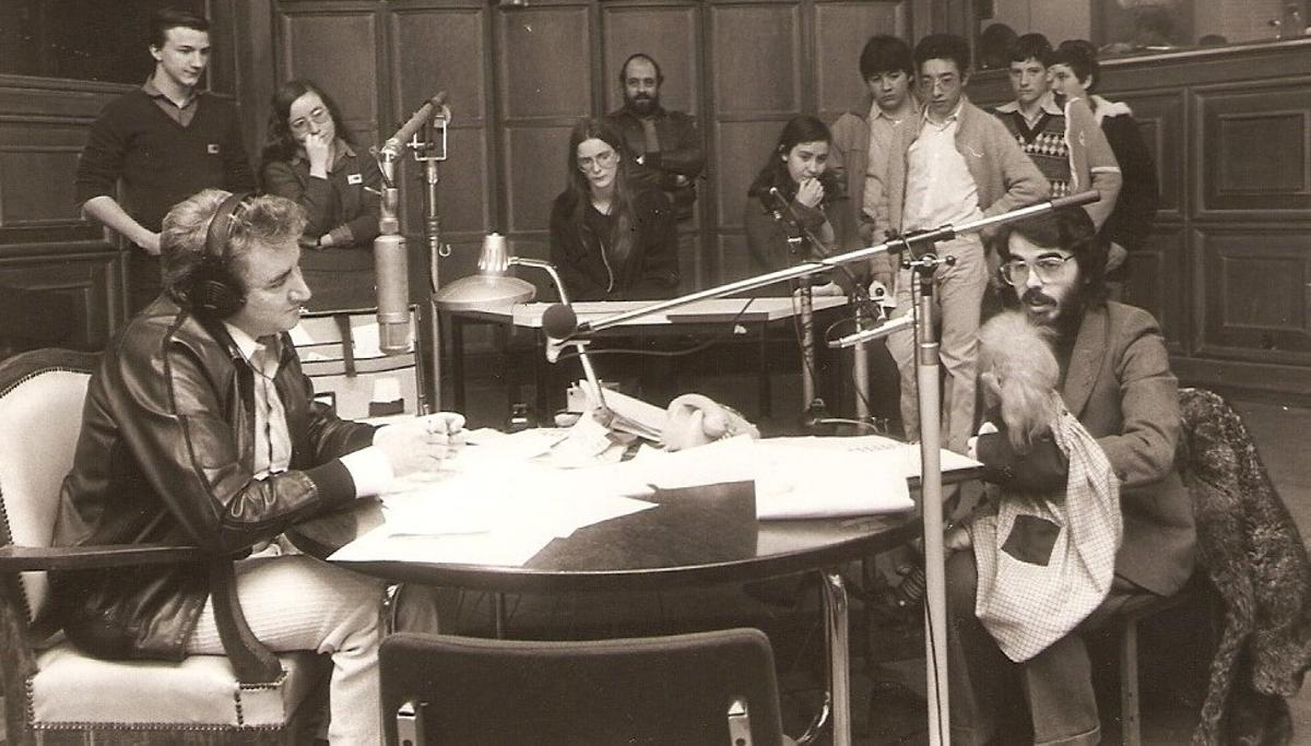 En el estudio de Radio Nacional de España, junto a Luis del Olmo en 'Protagonistas'.