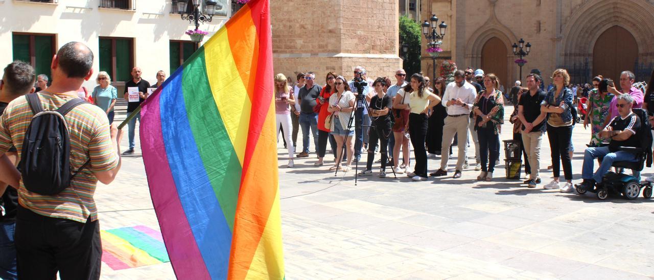 Concentración celebrada este martes en Castelló contra la lgtbifobia