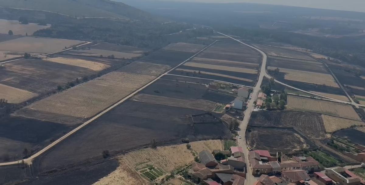 Vista aérea de las consecuencias del incendio en Ayoo de Vidriales