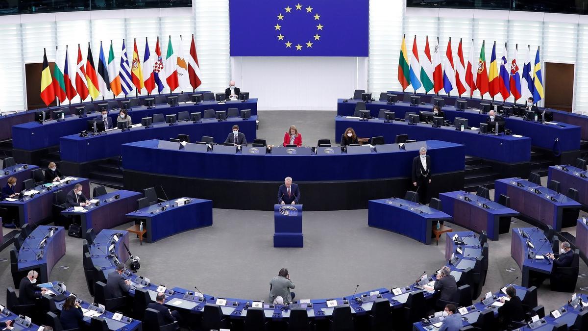 El Parlamento europeo acuerda exigir a las grandes empresas mitigar su impacto ambiental