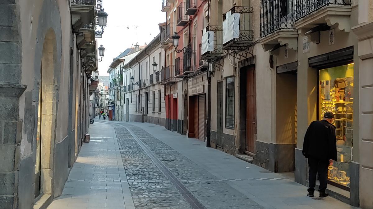 Aspecto de la calle del Carmen, en Jaca, durante el confinamiento de la ciudad.