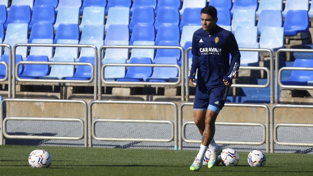 El Toro Fernández, en un entrenamiento en La Romareda