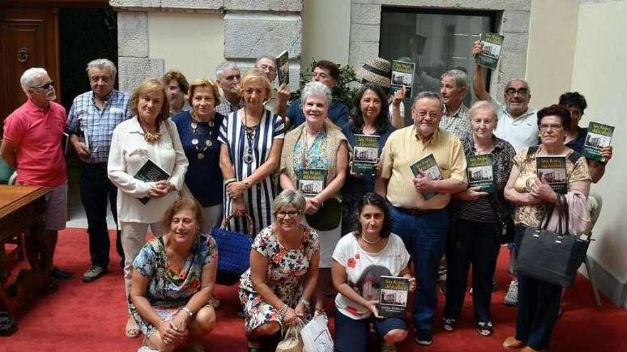 San Roque del Acebal, en Llanes, presenta el libro que recoge su historia y personajes