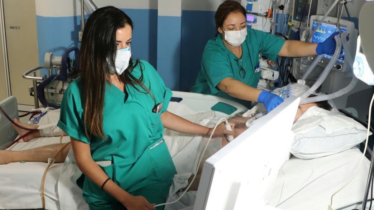 El Reina Sofía reduce de ocho a cinco las unidades covid abiertas por el descenso de hospitalizados