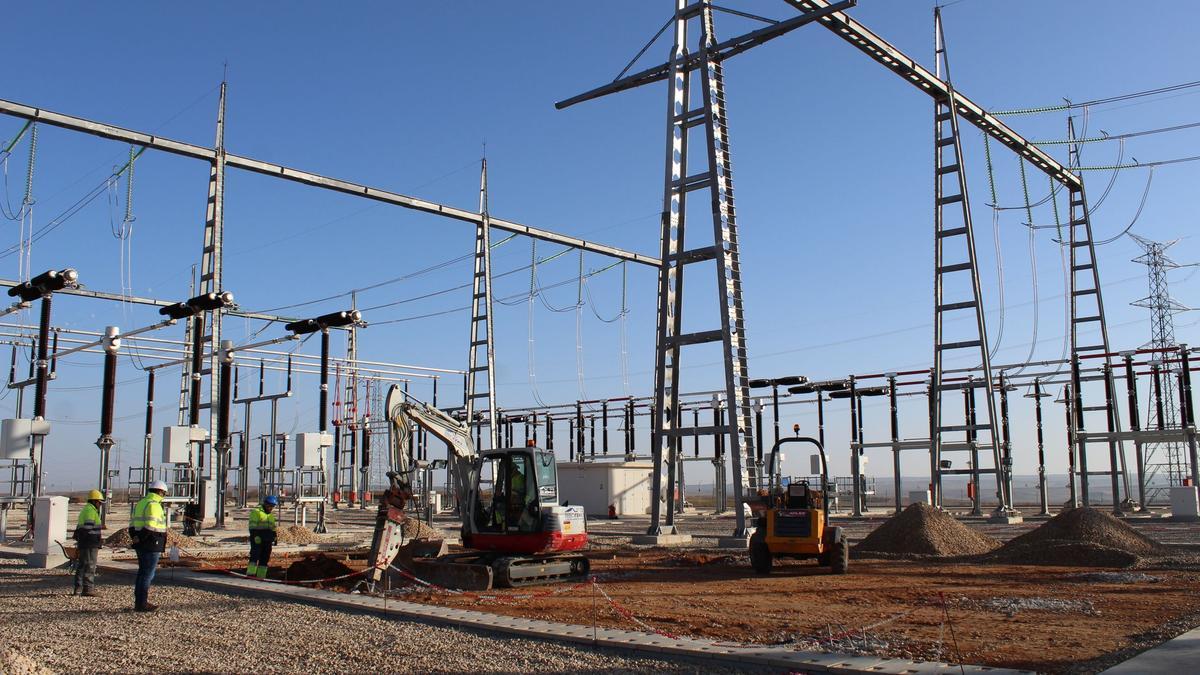 Obras de construcción de una subestación eléctrica de REE en la provincia de Zaragoza.