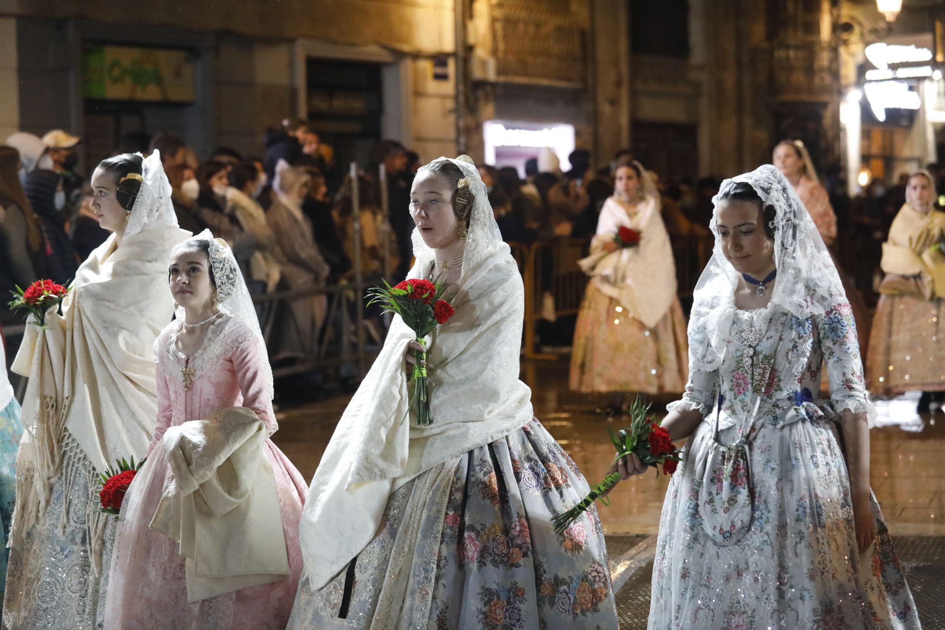 Búscate en el primer día de ofrenda por la calle Quart (entre las 20:00 a las 21:00 horas)