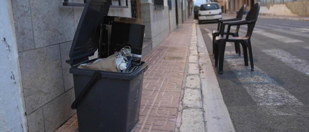 Recogida de basura puerta a puerta en una calle de Alcàntera, en una imagen de archivo.
