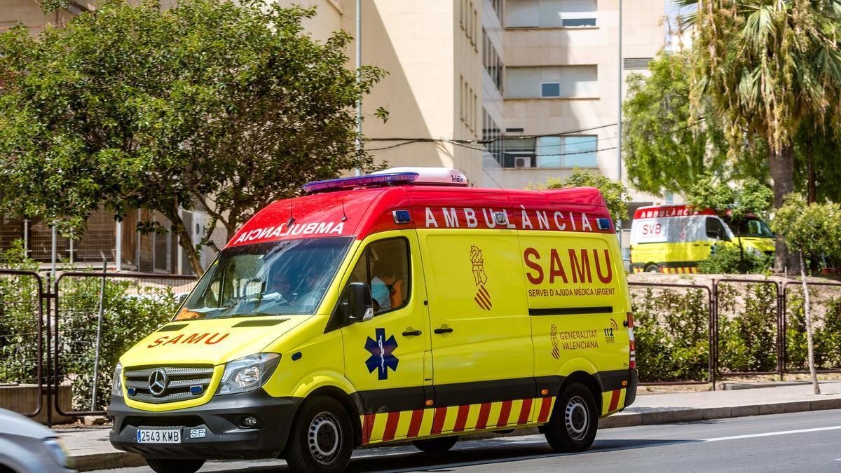 Imagen de archivo de una ambulancia del SAMU. / LEVANTE-EMV