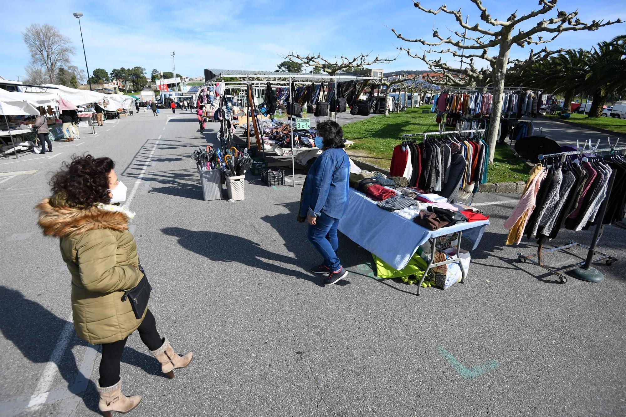 El mercadillo de Baltar, sin clientes por las restricciones