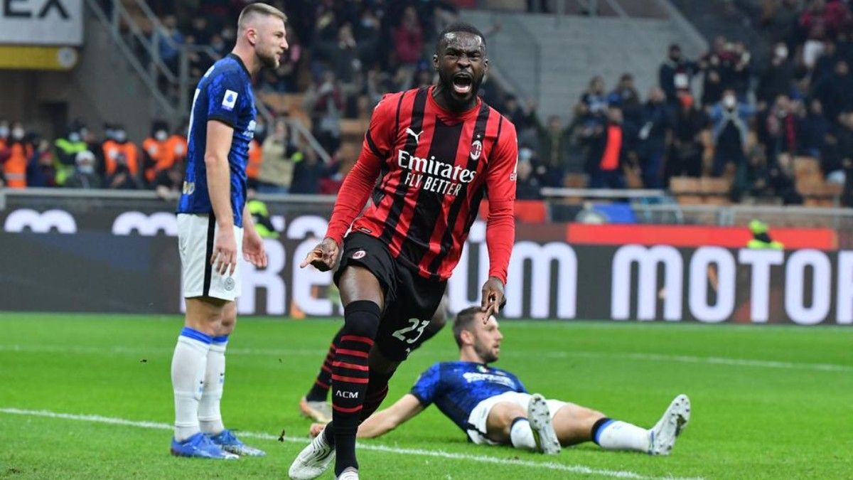 El AC Milan (86) ganó el 'Scudetto' ante el Inter de Milán (84) por dos puntos de diferencia | AFP