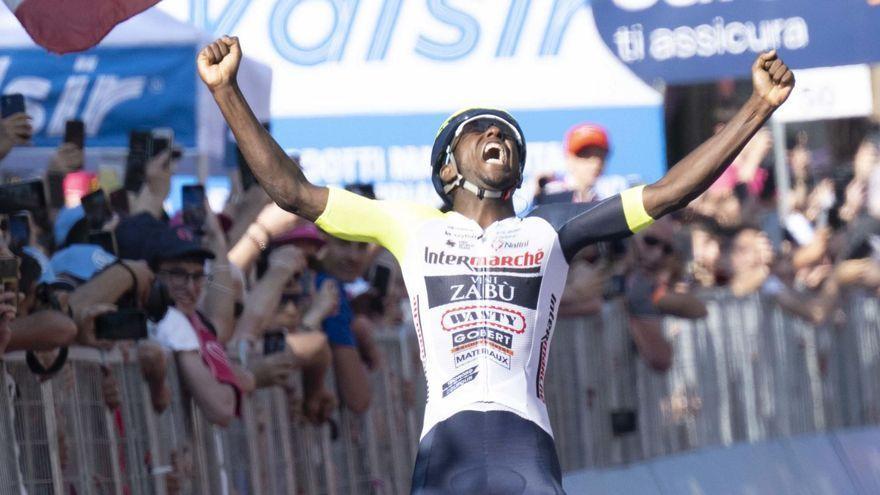 El eritreo Girmay hace historia en el Giro