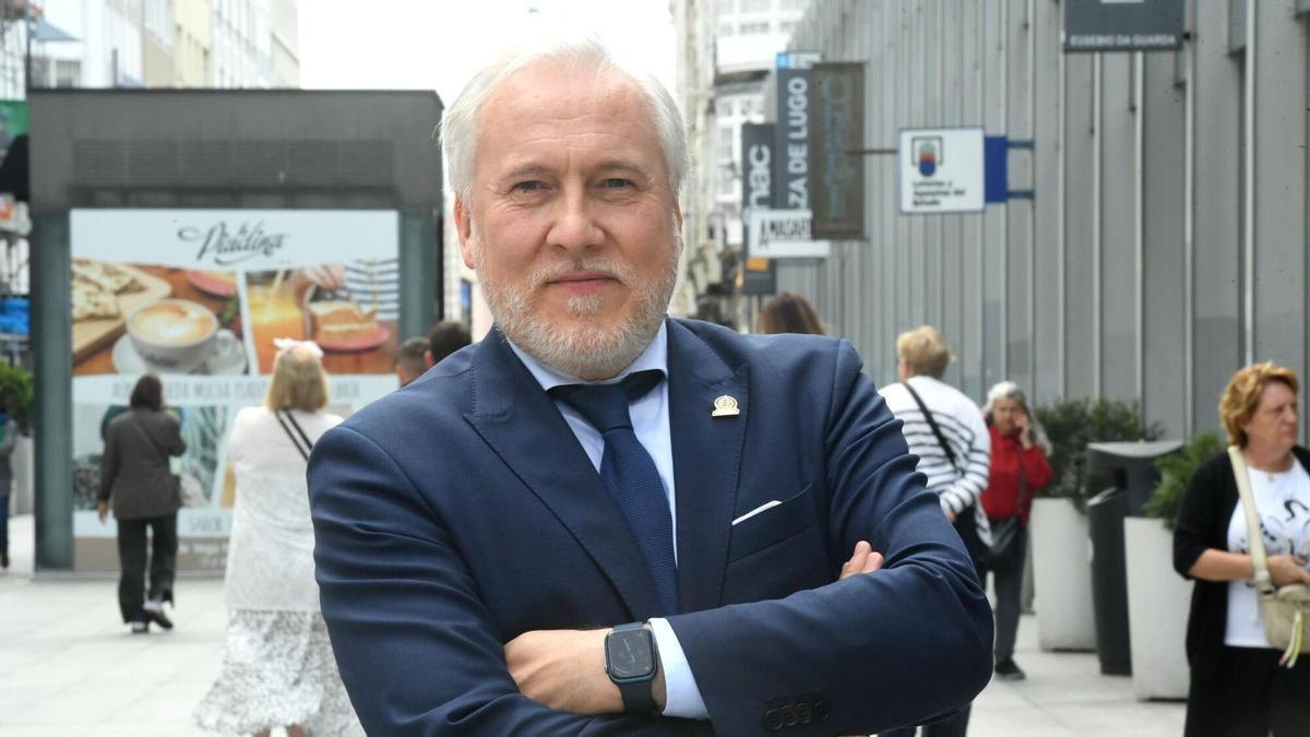 Pablo de Amallo, presidente del Leyma, en la plaza de Lugo.