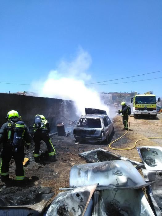 Arde un coche abandonado en Ojos de Garza