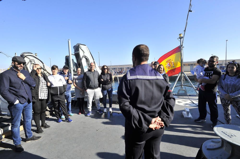 Cazaminas de la Armada Española atracan durante dos días en el muelle de Santa Pola