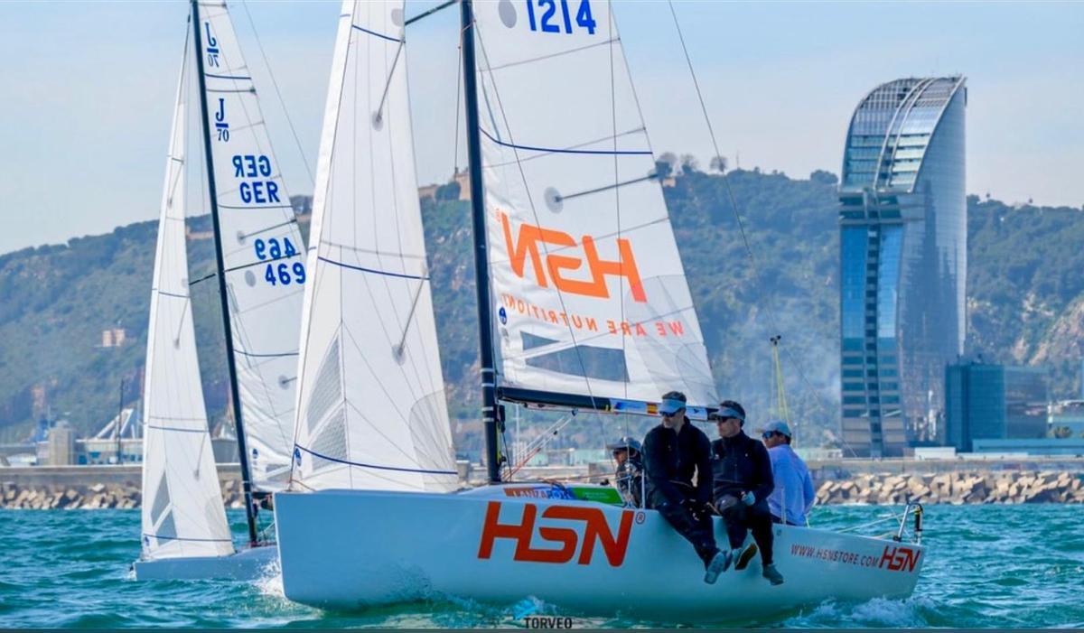 El ‘HSN Sailing Team’ durante una de las regatas de las Barcelona Winter Series.
