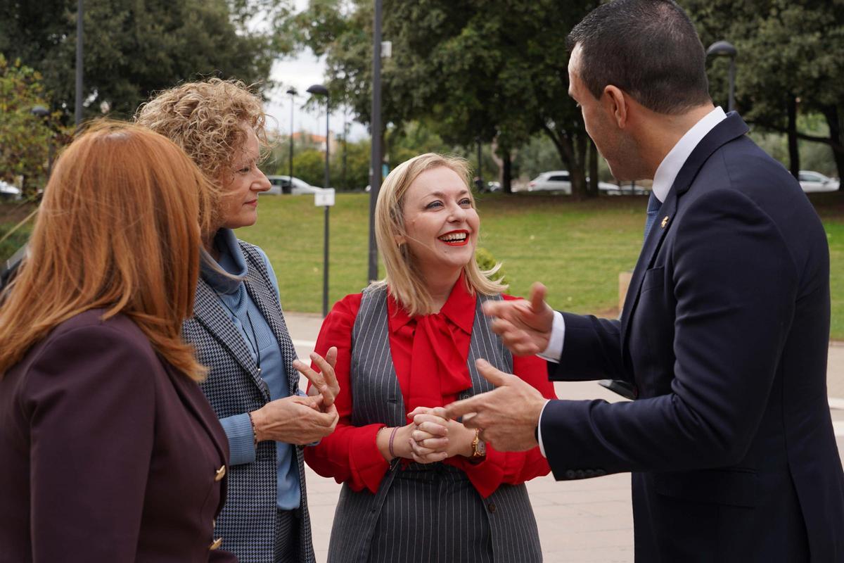 La alcaldesa Amparo Folgado con el preisdente y la vicepresidenta de La Diputació.