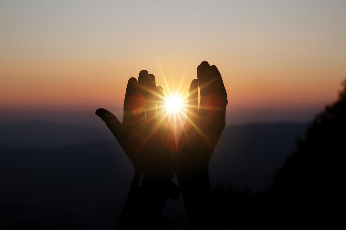 ¿Cuántas placas solares necesito para ahorrar en mi factura de la luz en mi segunda residencia?