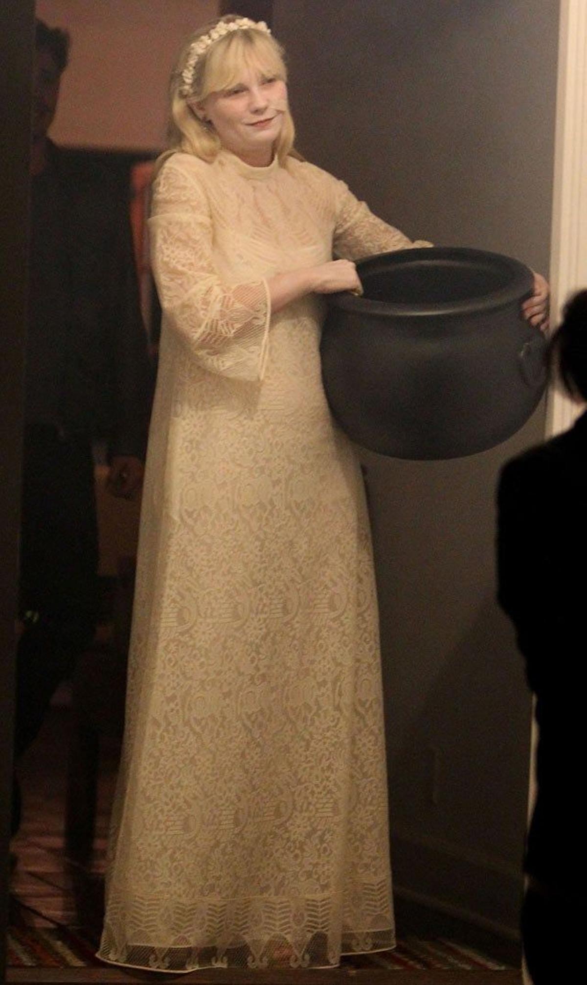 Kirsten Dunst, disfrazada en su casa para recibir a los niños